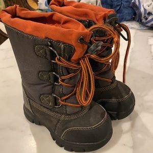 Kids Children’s place snow boots - size 8